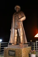Алымбек датканын эстелиги