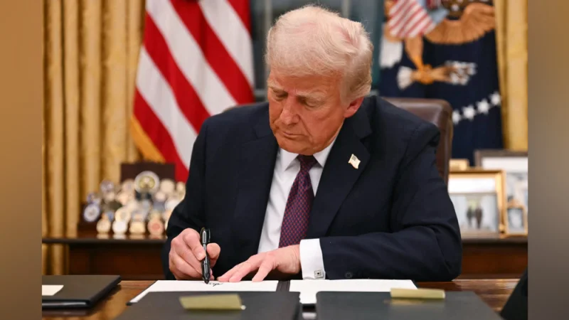 Трамп АКШнын рекорддук 901 млрд долларлык коргоо бюджетине кол койду