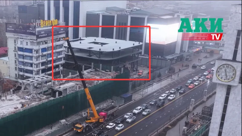 Бишкектеги ЦУМдун жанындагы курулуш бузулат. Фонтандар кайра өз ордуна коюлат