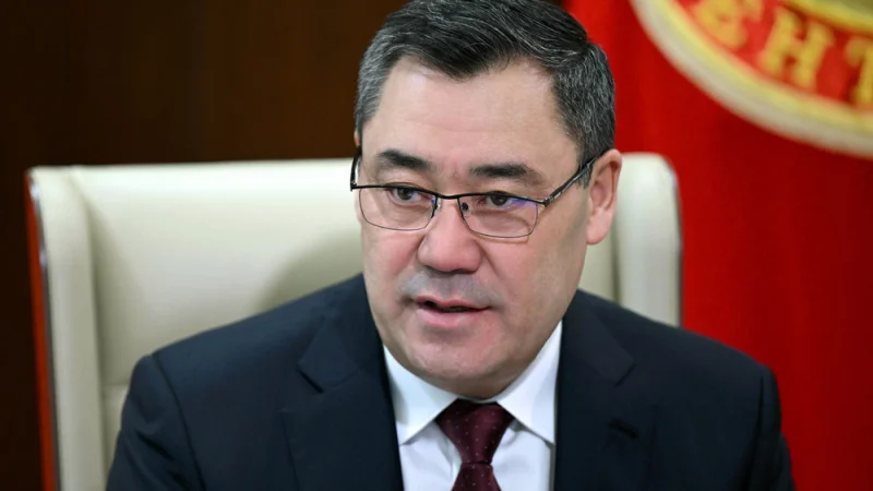 «Текшерүүлөрдү токтоткула жана бюжетке кол салбагыла». Садыр Жапаров күч органдары жана чиновниктерге кайрылды