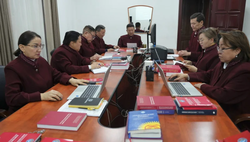 Конституциялык сот: Садыр Жапаровдун биринчи президенттик мөөнөтү 6 жылга барабар