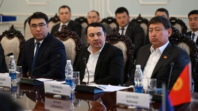 Жогорку Кеңеш спикерликке талапкерлерди көрсөтүү боюнча консультациялар үчүн тыныгуу алды