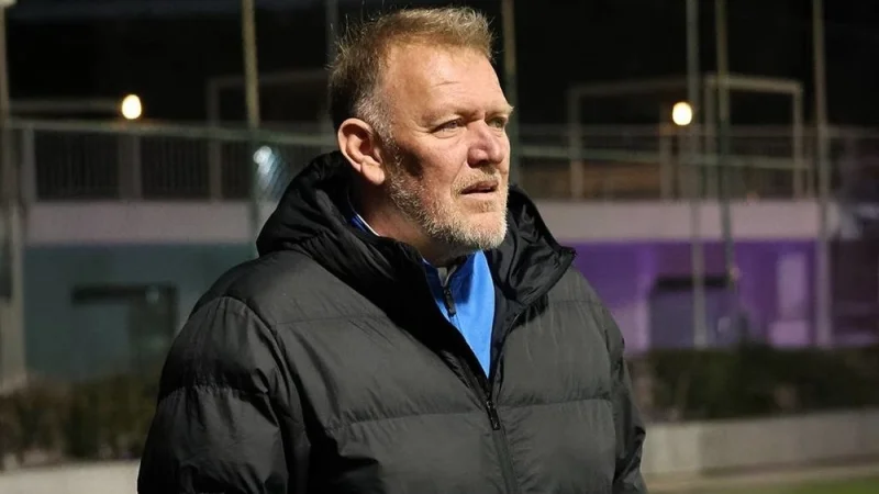 Роберт Просинечки Кыргызстан курама командасына талапкерлерди карап жатат