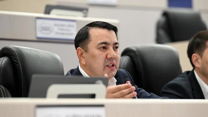 «Өз убагында айдоочулук күбөлүктөрдү туулган күндөрдө беришчү». Депутат айдоочулук күбөлүктөрдү берүү жана окутуу тармагындагы реформаны колдоду