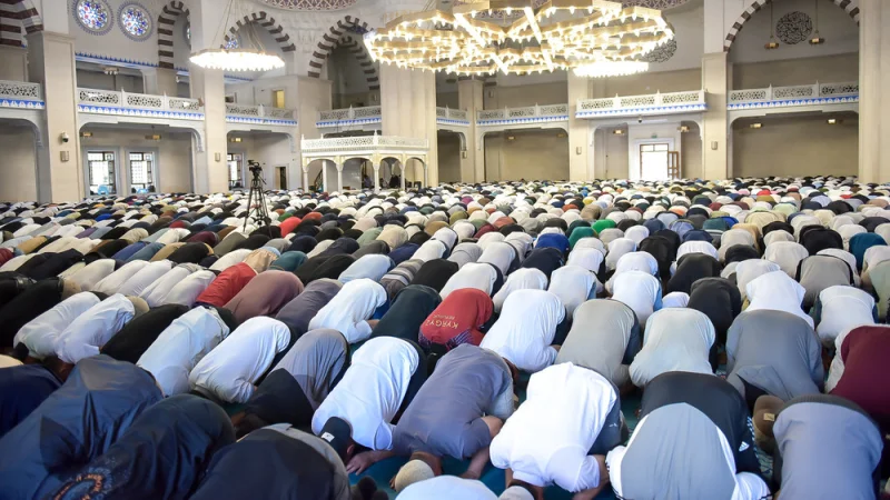 Айт намазы мечиттерде окулат. Программа