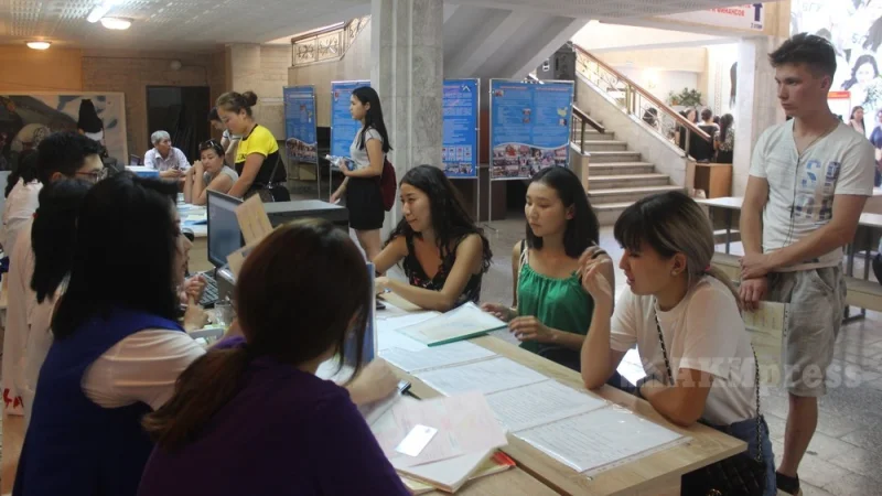 Кыргызстанда жогорку окуу жайларына кабыл алуу эрежелери өзгөртүлүүдө