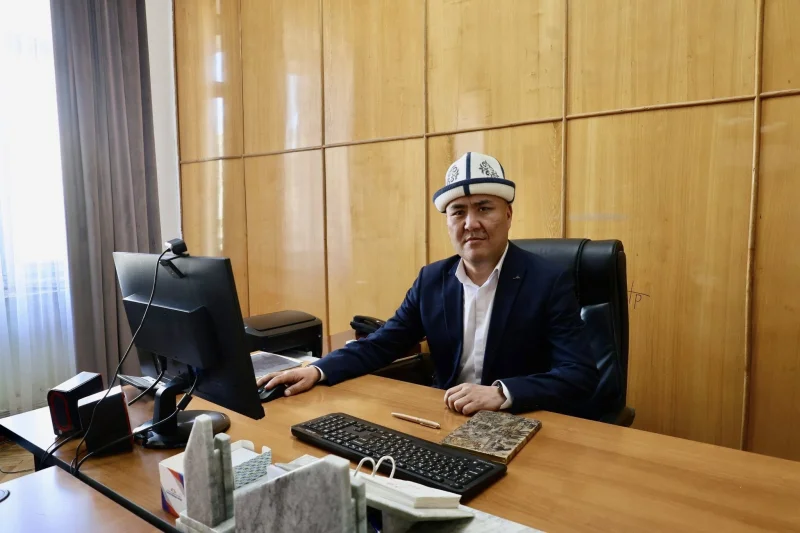 Президенттин Ош облусундагы өкүлүнүн биринчи орун басары жамаатка тааныштырылды