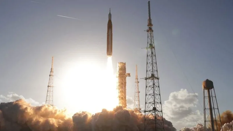 "Артемида 2": АКШ 50 жылдан бери биринчи жолу адам башкарган "Орион" космос кемесин Айга ийгиликтүү учурду