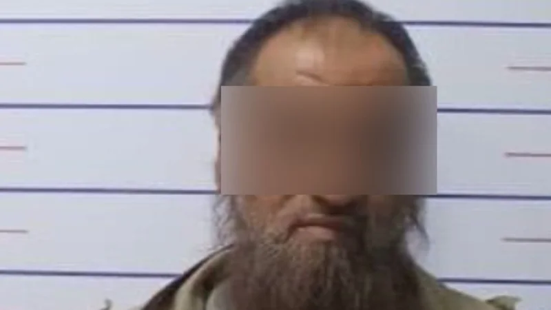 Бишкекте милиция  балдарга ийненин сыныктары кошулган момпосуй тараткан жаранды кармады